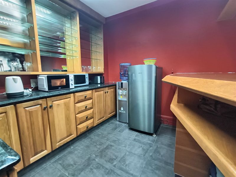 Upmarket Office for Sale - Photo 10