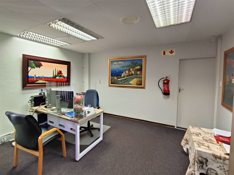 Upmarket Office for Sale - Photo 9
