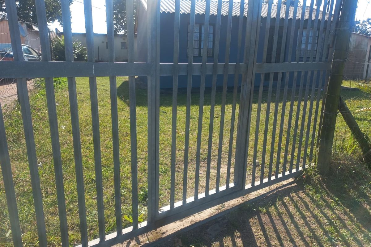 2 Bedroom House For Sale - Photo 2