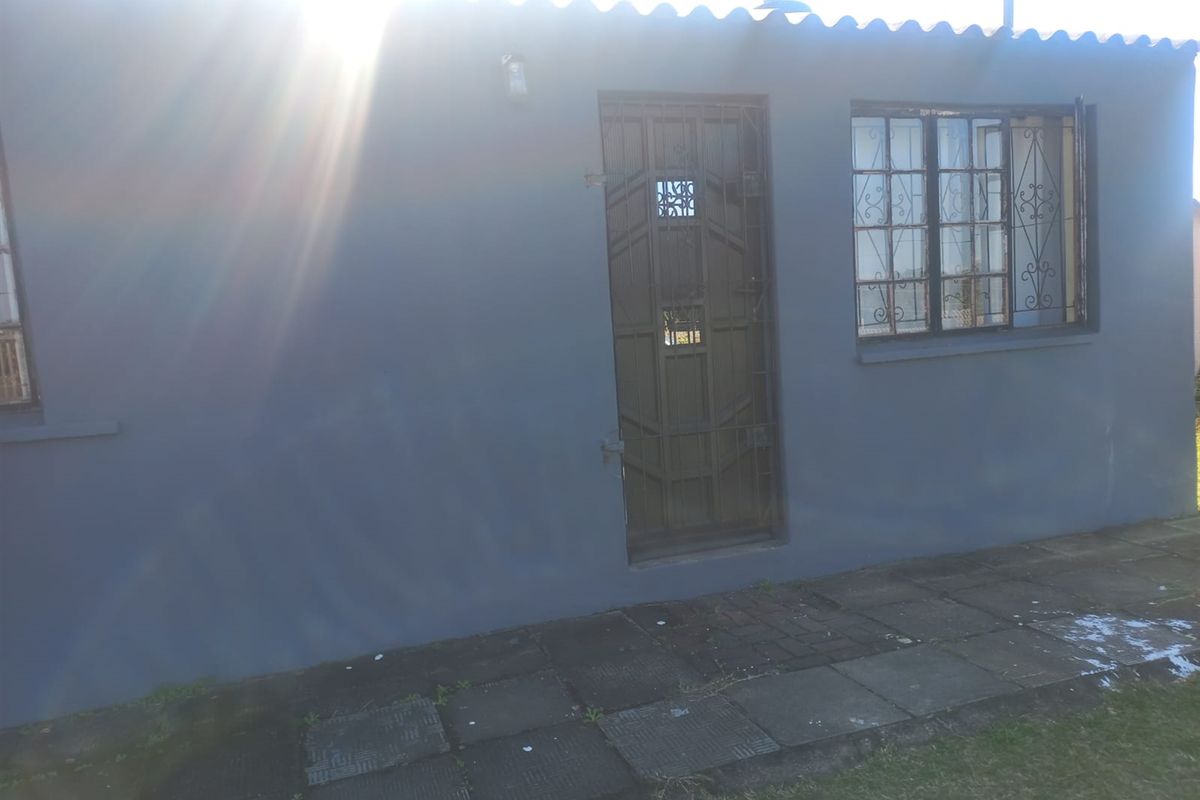 2 Bedroom House For Sale - Photo 4