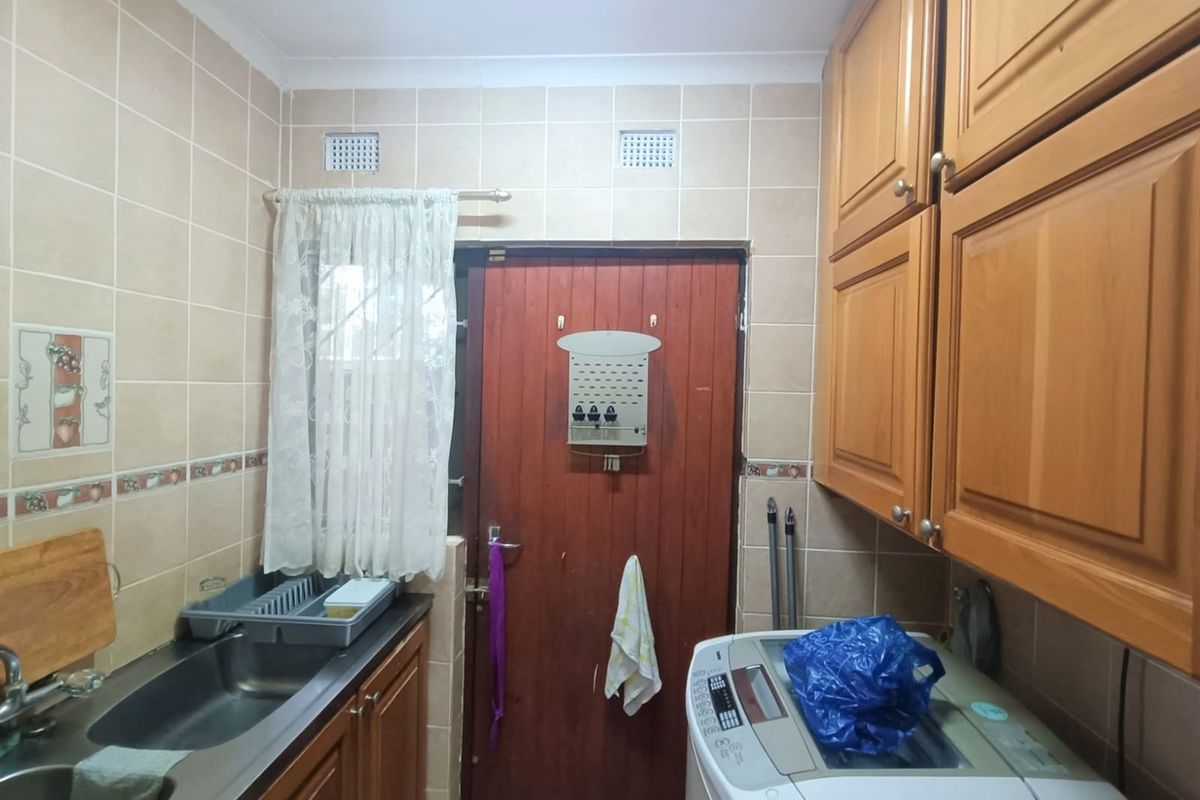 Townhouse - Lock Up and Go!! - Photo 4