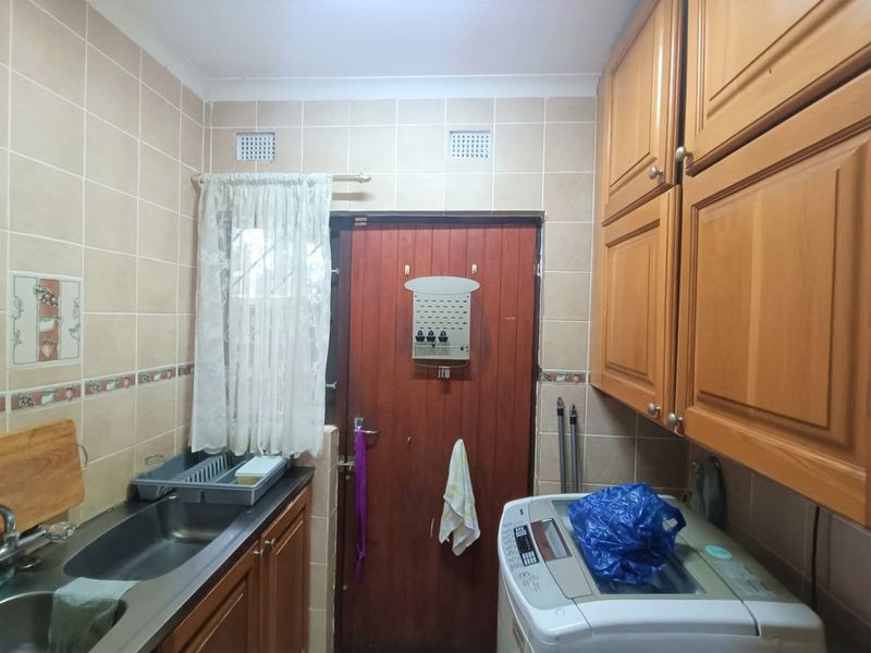 Townhouse - Lock Up and Go!! - Photo 4