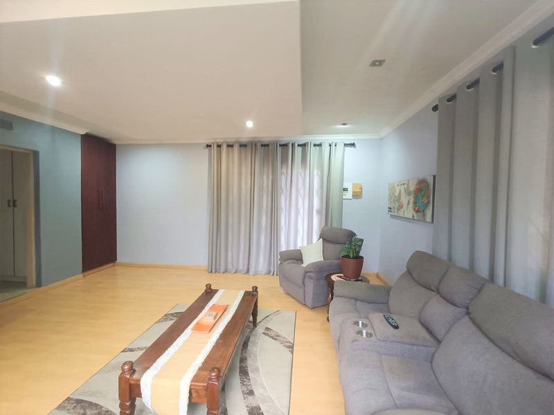 Townhouse - Lock Up and Go!! - Photo 8