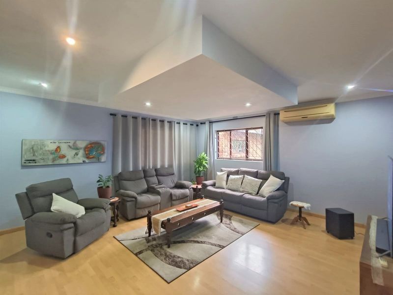 Townhouse - Lock Up and Go!! - Photo 7