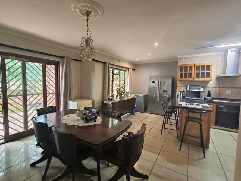 Townhouse - Lock Up and Go!! - Photo 6