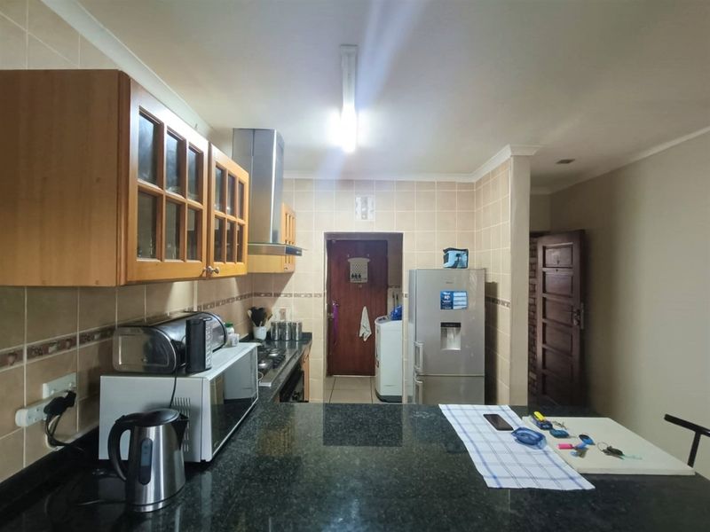 Townhouse - Lock Up and Go!! - Photo 2