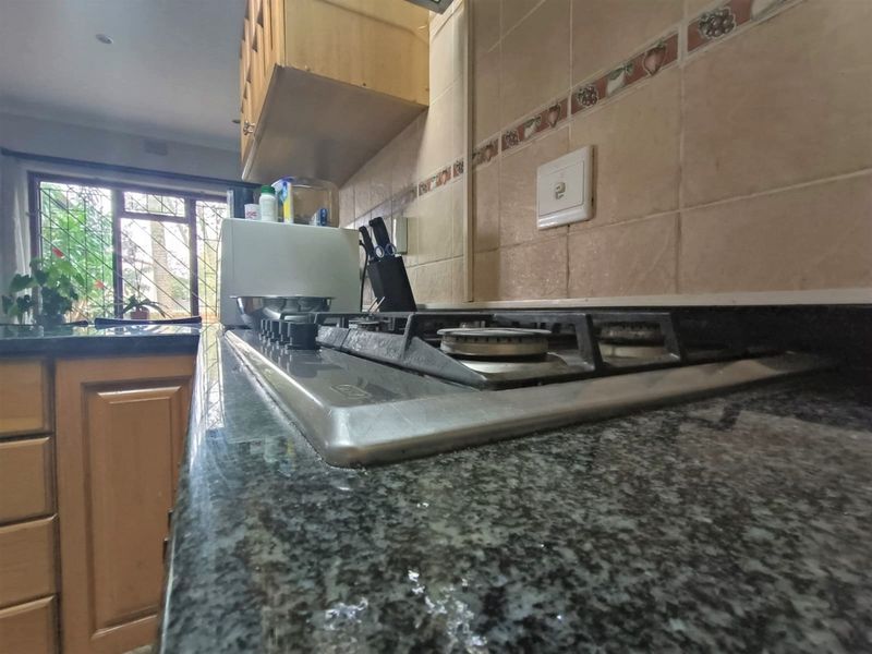 Townhouse - Lock Up and Go!! - Photo 3