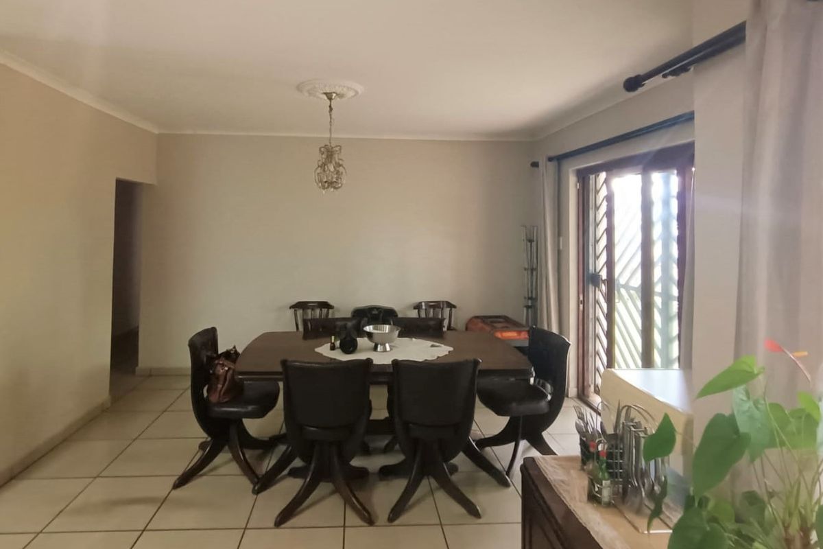 Townhouse - Lock Up and Go!! - Photo 5