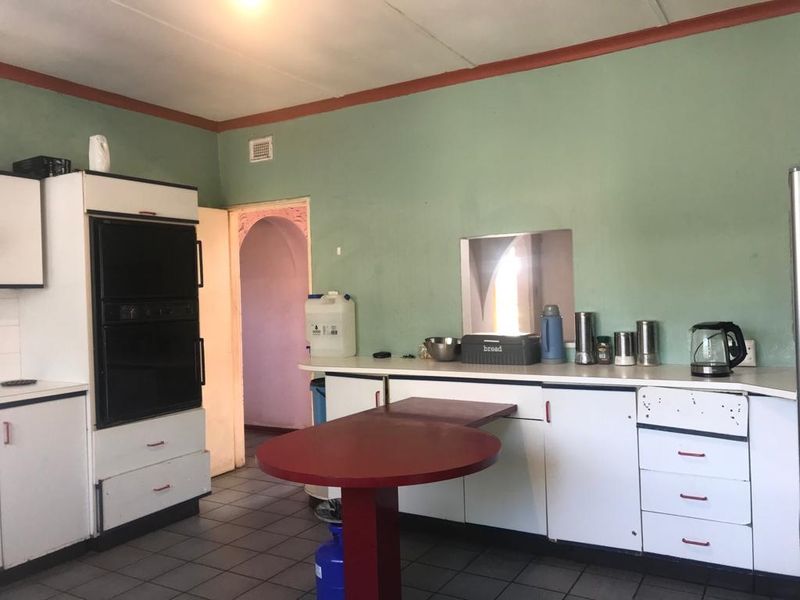 Unique And Spacious - Photo 1