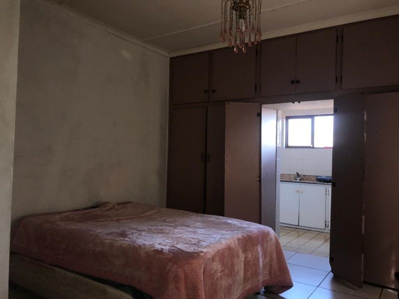 Unique And Spacious - Photo 10