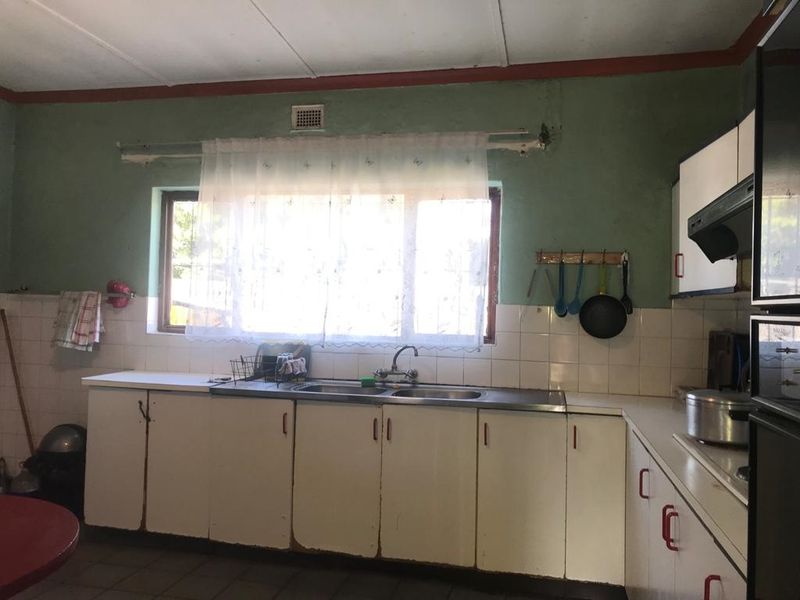 Unique And Spacious - Photo 2