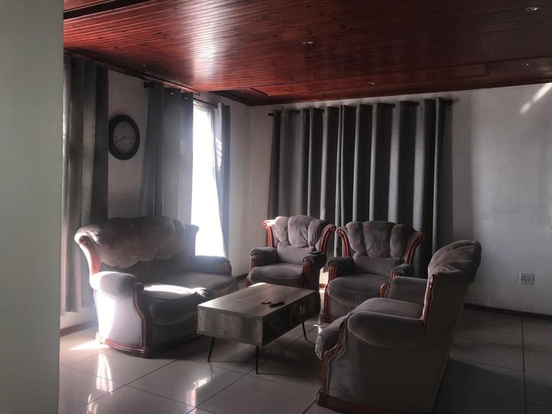 Unique And Spacious - Photo 5