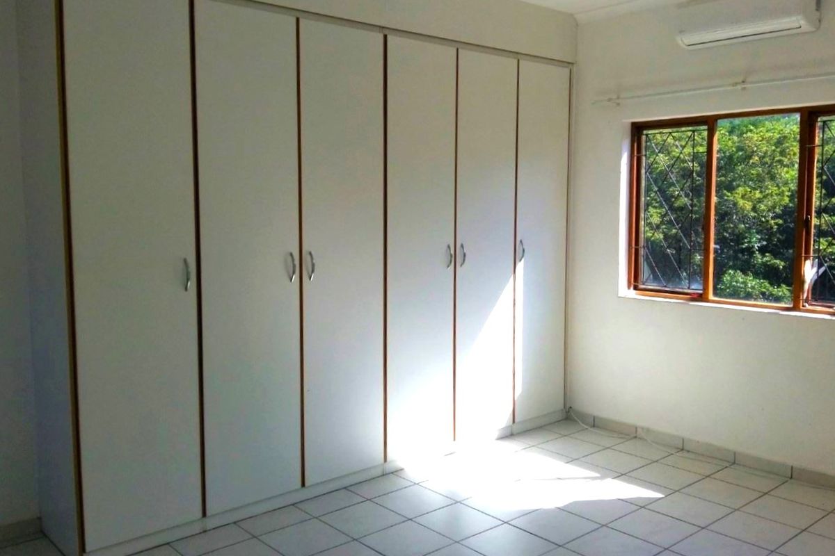 Three-Bedroom Duplex in Secure Complex - Photo 3