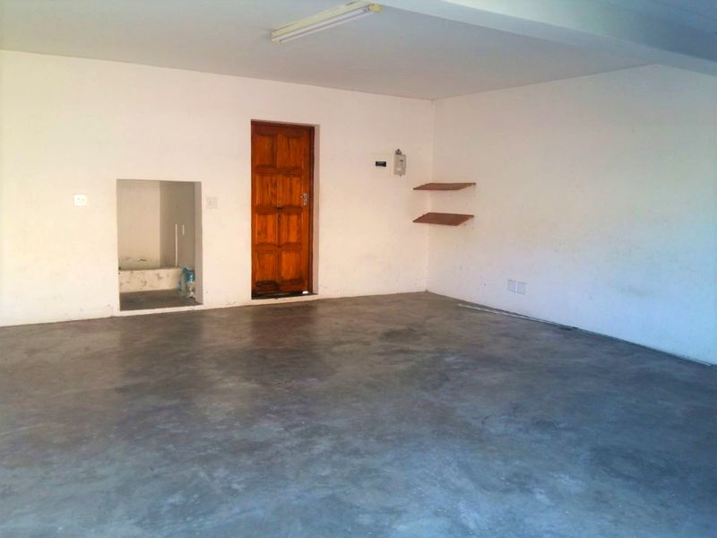 Three-Bedroom Duplex in Secure Complex - Photo 8