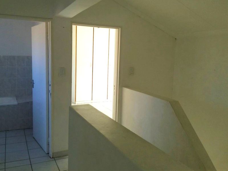 Three-Bedroom Duplex in Secure Complex - Photo 7