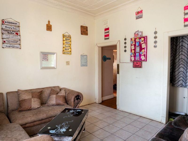Priced to sell! Great 3 bedroom family home, well looked after and on a popular road in Brakpan. Do - Photo 10