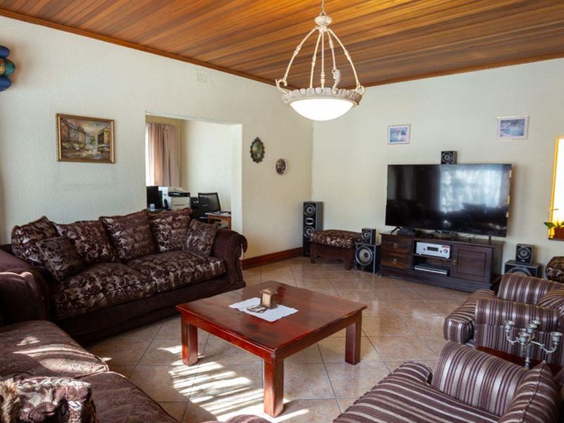 Stacked to the rafters with extras, we bring you this stunning 5 bedroom family home, manicured and - Photo 10