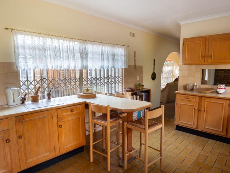 Peace of mind with this Stunning face brick family home now for sale in Selcourt enclosed, private C - Photo 10