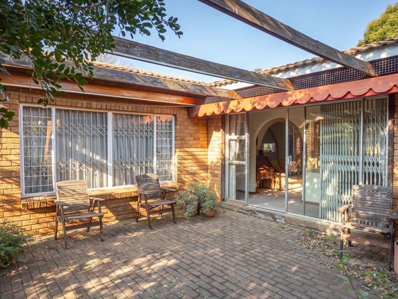 Peace of mind with this Stunning face brick family home now for sale in Selcourt enclosed, private C - Photo 8