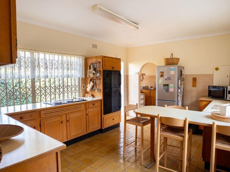 Peace of mind with this Stunning face brick family home now for sale in Selcourt enclosed, private C - Photo 9