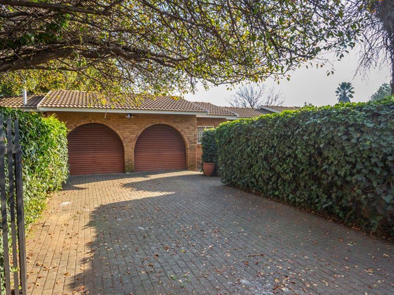 Peace of mind with this Stunning face brick family home now for sale in Selcourt enclosed, private C - Photo 7