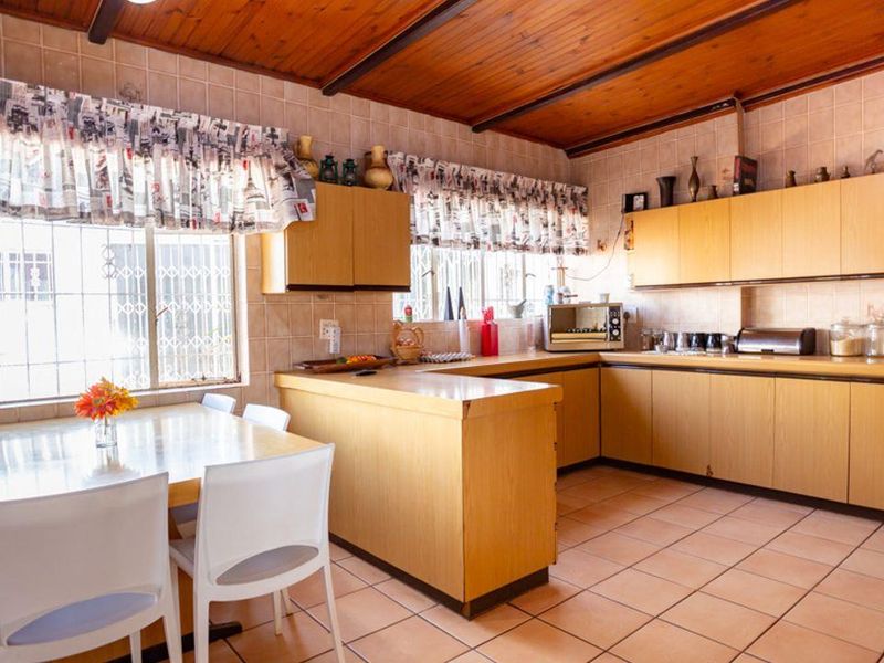 Stunning 4 bedroom family home nestled in the prime area of Kenleaf , with full flat and ample garag - Photo 10