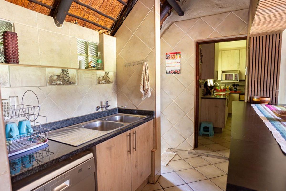 UNIQUE! Stunning 4 bedroom 3 bathroom home proudly positioned on 1867sqm of land. Do not miss out! - Photo 4