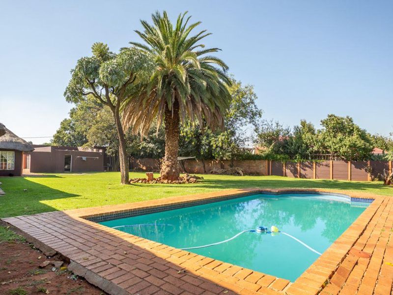 UNIQUE! Stunning 4 bedroom 3 bathroom home proudly positioned on 1867sqm of land. Do not miss out! - Photo 7