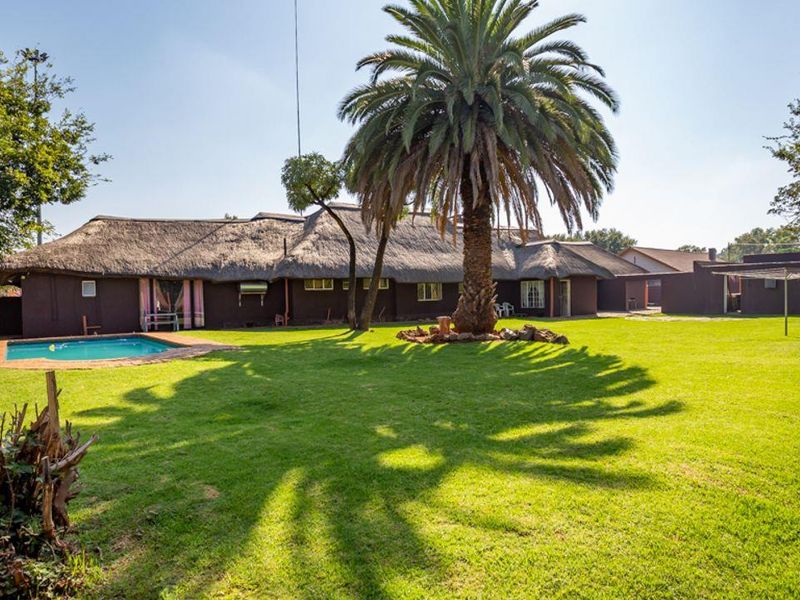 UNIQUE! Stunning 4 bedroom 3 bathroom home proudly positioned on 1867sqm of land. Do not miss out! - Photo 6