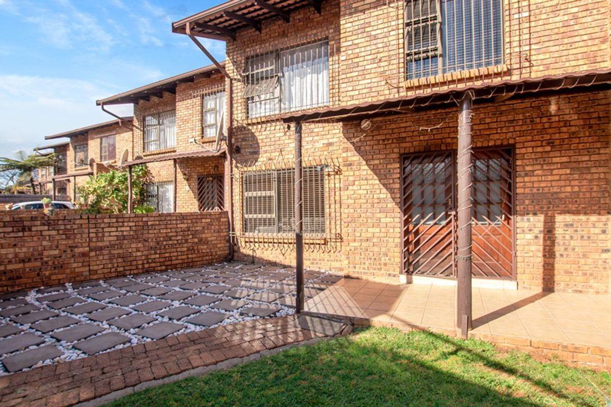 Bringing you this stunning 3 bedroom 2 bathroom duplex nestled in a secure complex and ready to its - Photo 2