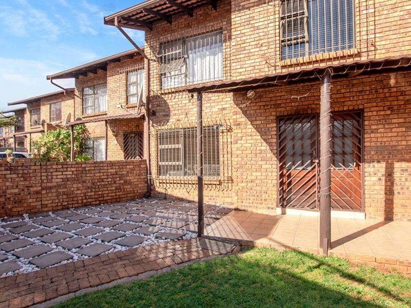 Bringing you this stunning 3 bedroom 2 bathroom duplex nestled in a secure complex and ready to its - Photo 2