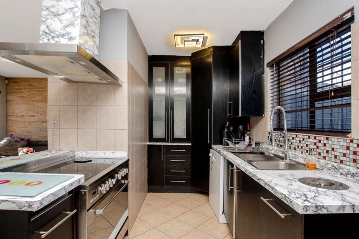 Bringing you this stunning 3 bedroom 2 bathroom duplex nestled in a secure complex and ready to its - Photo 3