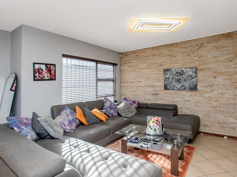 Bringing you this stunning 3 bedroom 2 bathroom duplex nestled in a secure complex and ready to its - Photo 7