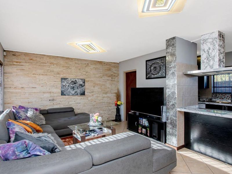 Bringing you this stunning 3 bedroom 2 bathroom duplex nestled in a secure complex and ready to its - Photo 6