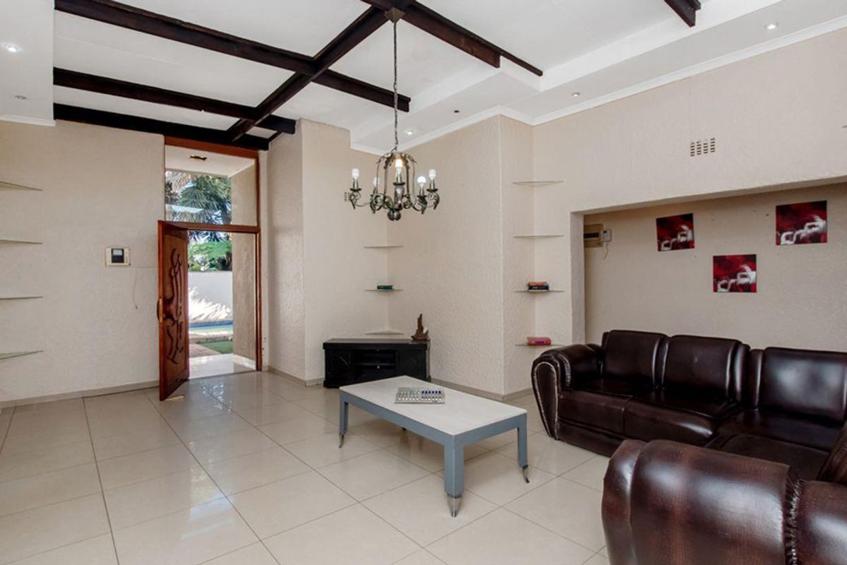 Bringing you this epic 3 bedroom home perched on a massive stand in the heart of Kenleaf, walking di - Photo 4