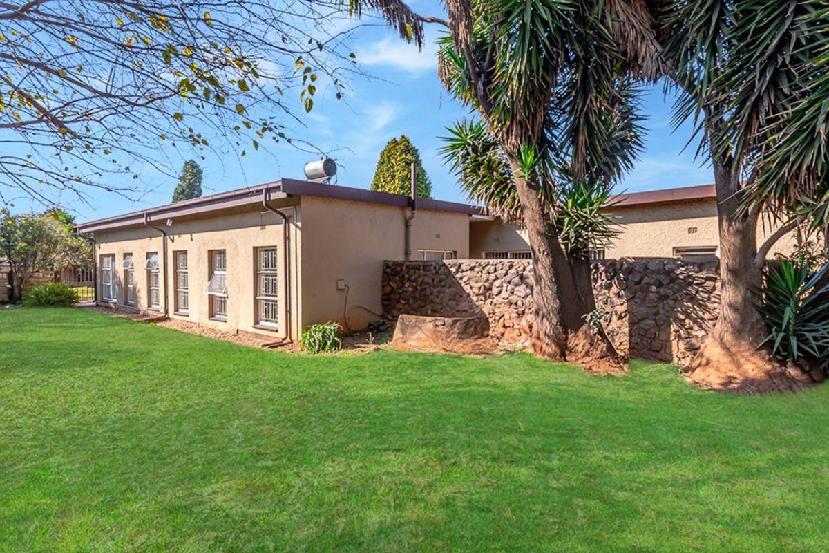 Bringing you this epic 3 bedroom home perched on a massive stand in the heart of Kenleaf, walking di - Photo 2