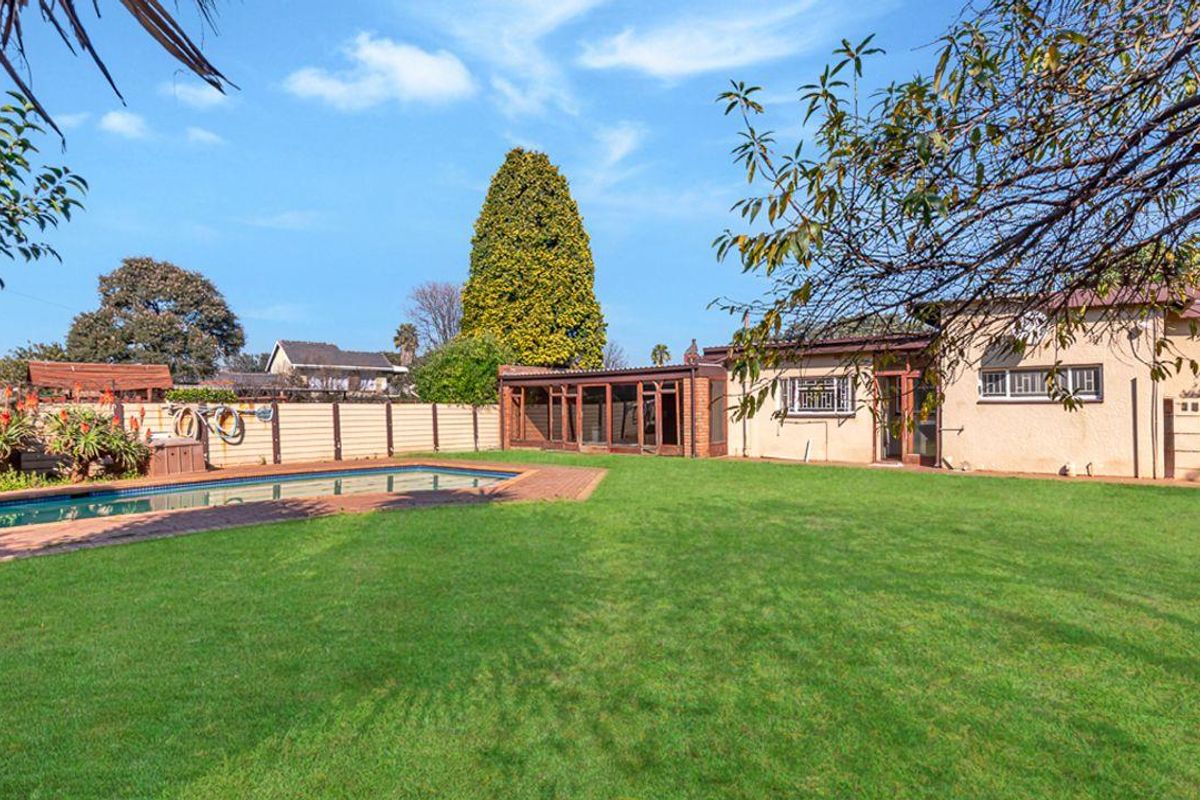 Bringing you this epic 3 bedroom home perched on a massive stand in the heart of Kenleaf, walking di - Photo 3