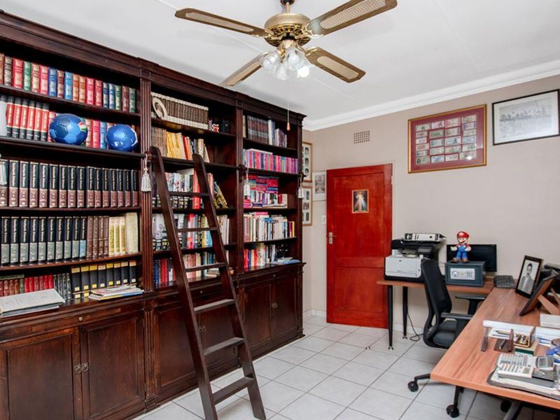 Stunning 4-bedroom family home nestled in the heart of Selcourt enclosed. Secure and extremely well - Photo 10