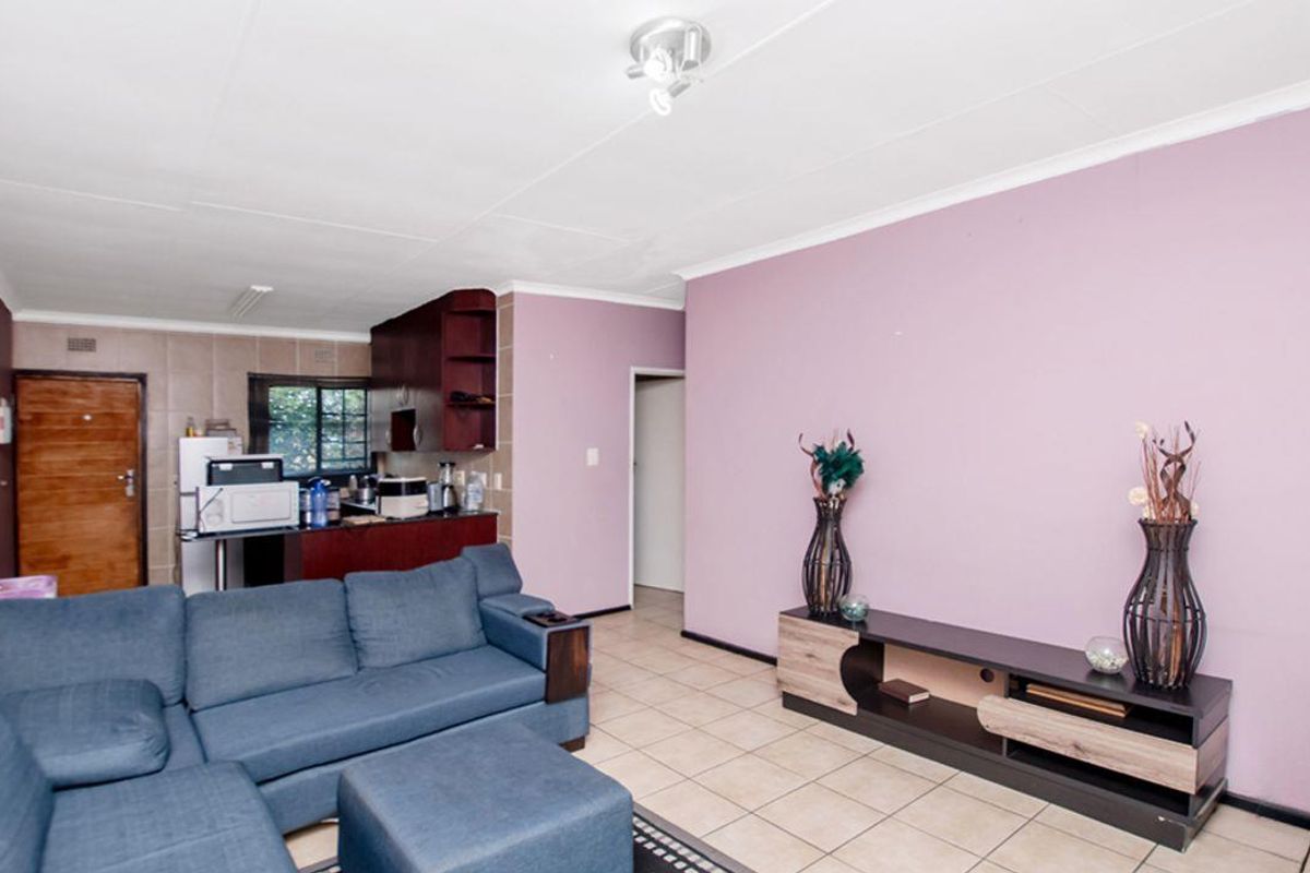 Bringing you this neat lock up and go! Priced perfectly for your pocket, with 24/h security and grea - Photo 5