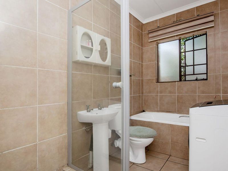 Bringing you this neat lock up and go! Priced perfectly for your pocket, with 24/h security and grea - Photo 10