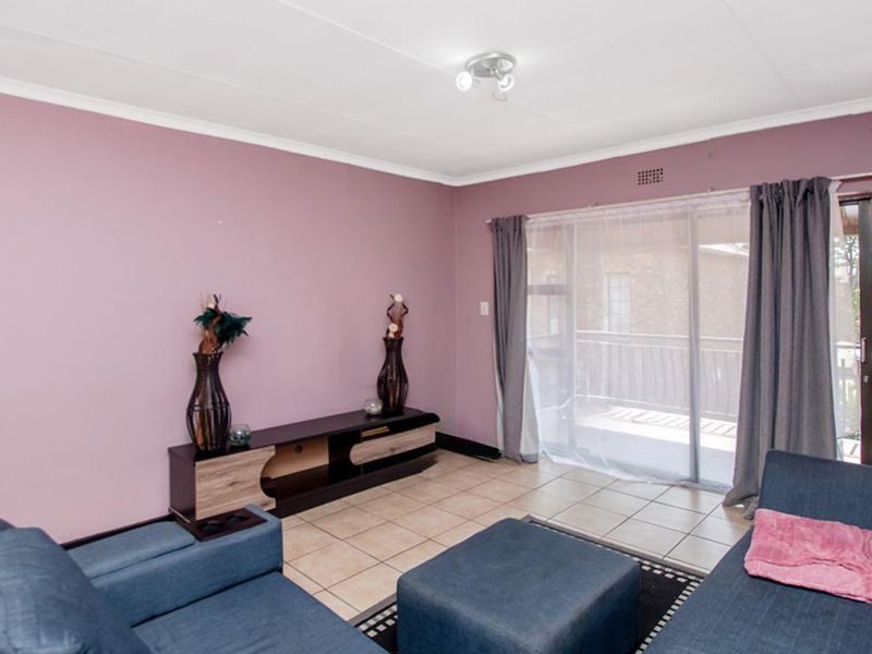 Bringing you this neat lock up and go! Priced perfectly for your pocket, with 24/h security and grea - Photo 8