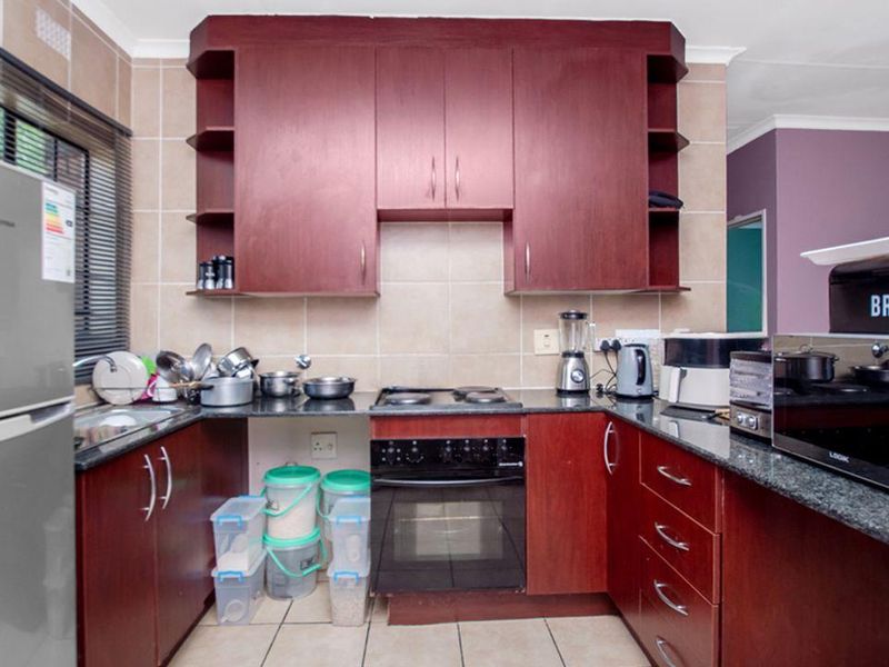 Bringing you this neat lock up and go! Priced perfectly for your pocket, with 24/h security and grea - Photo 7