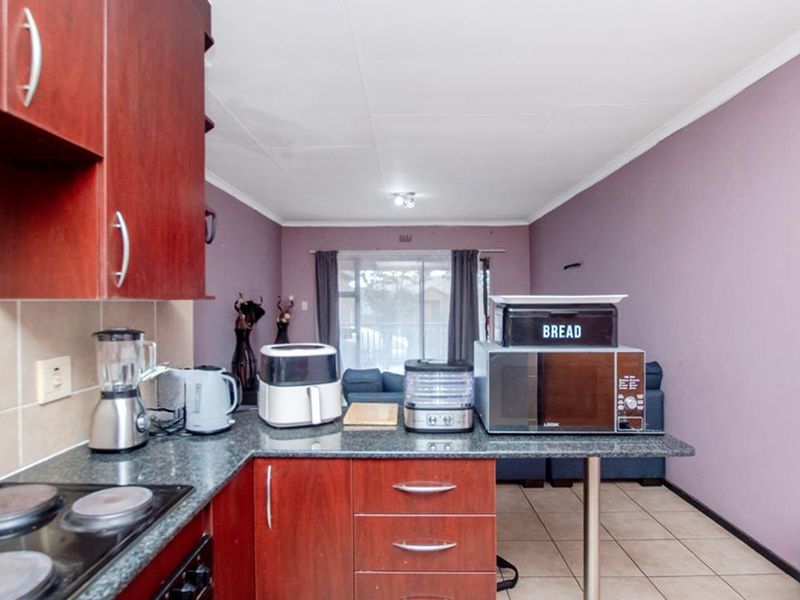 Bringing you this neat lock up and go! Priced perfectly for your pocket, with 24/h security and grea - Photo 3