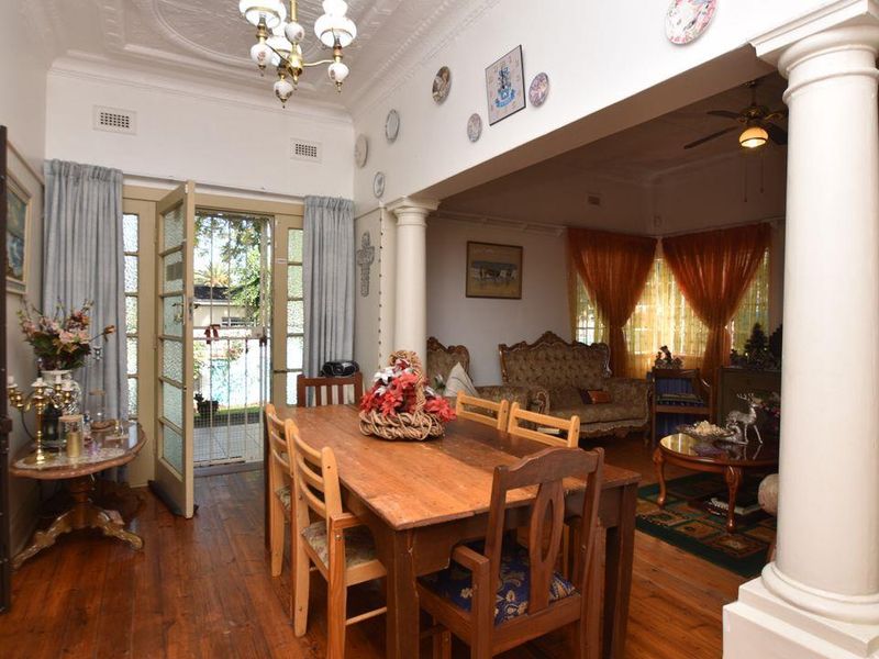 Character filled 3 bedroom family home, beautifully maintained with everything a new owner is seekin - Photo 4