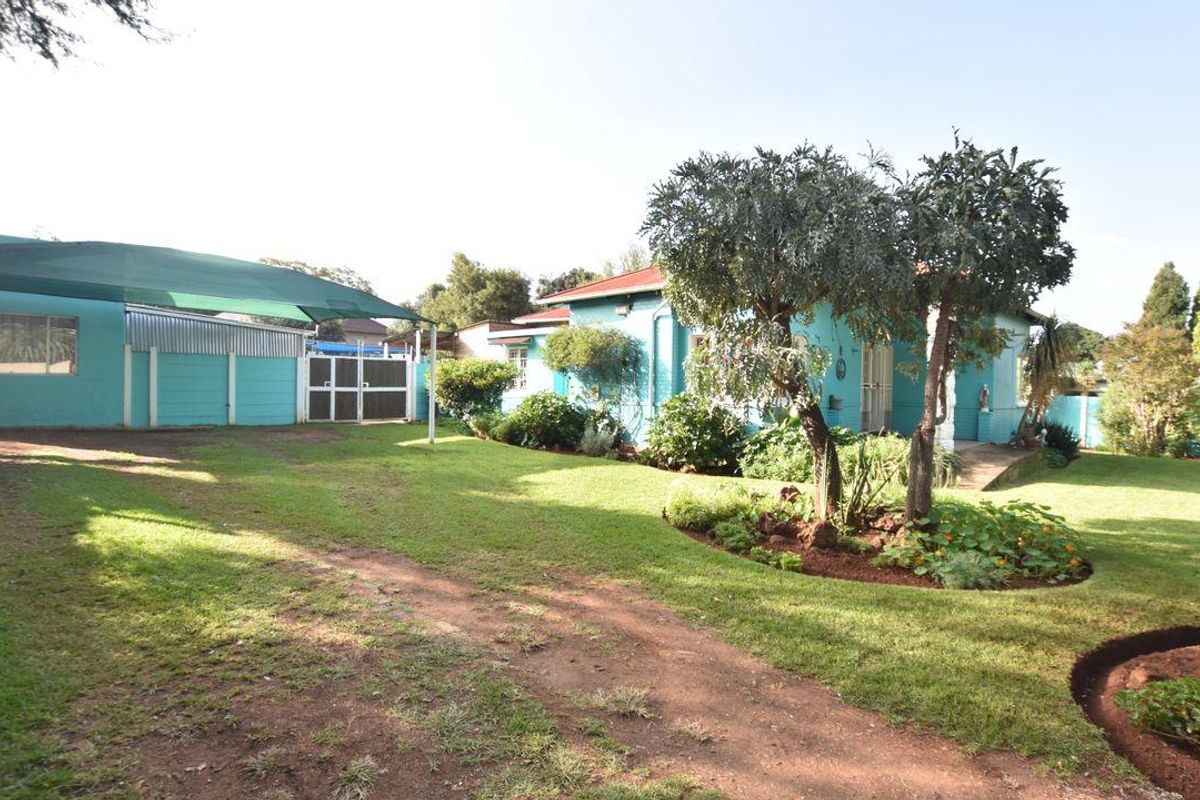 Character filled 3 bedroom family home, beautifully maintained with everything a new owner is seekin - Photo 3