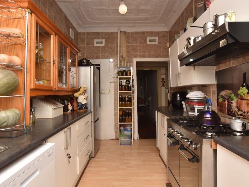 Character filled 3 bedroom family home, beautifully maintained with everything a new owner is seekin - Photo 10