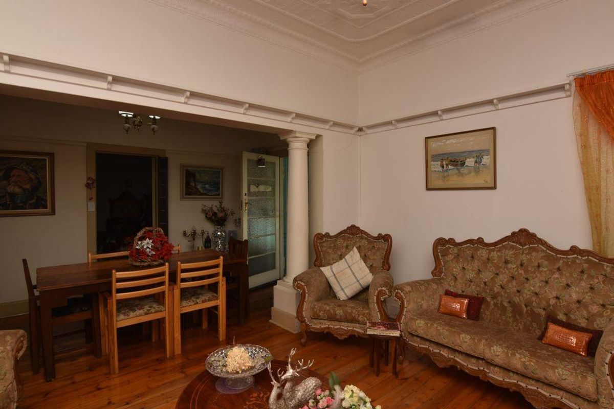 Character filled 3 bedroom family home, beautifully maintained with everything a new owner is seekin - Photo 5