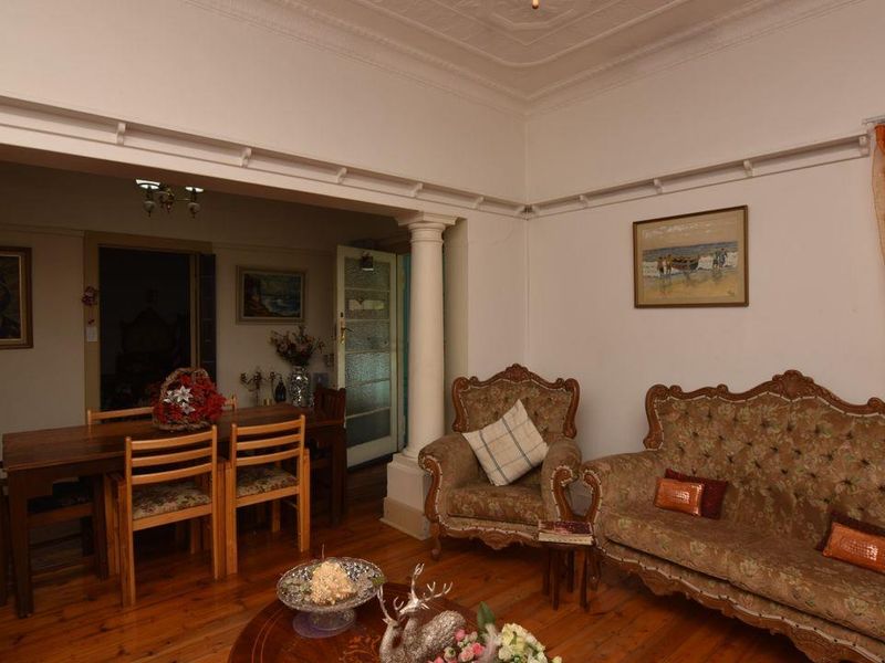 Character filled 3 bedroom family home, beautifully maintained with everything a new owner is seekin - Photo 5