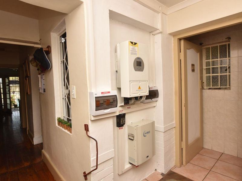 Character filled 3 bedroom family home, beautifully maintained with everything a new owner is seekin - Photo 8