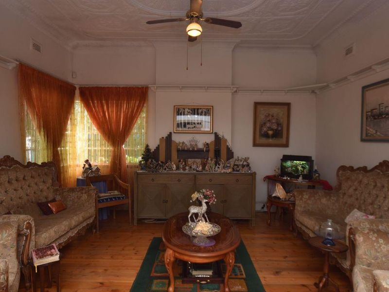 Character filled 3 bedroom family home, beautifully maintained with everything a new owner is seekin - Photo 6